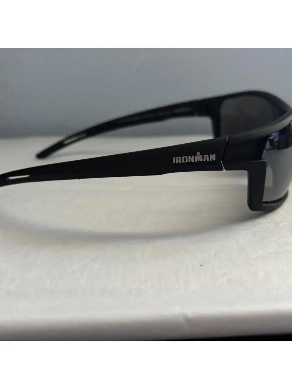 Foster Grant Men's Black and Grey Sunglass